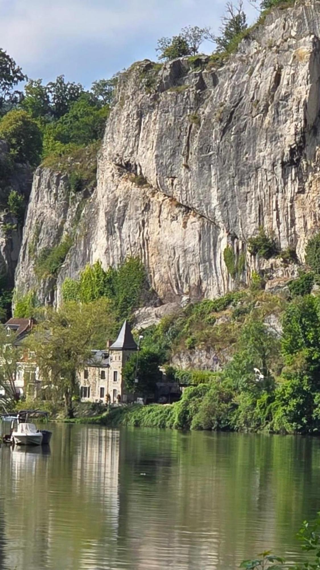 Pieds Dans L'Eau Private Wellness Bordure De Meuse Villa Lustin Exteriör bild